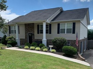 415 N Cunningham Rd, Seymour, TN 37865