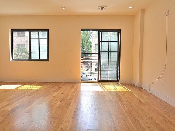4th image of 23 Fayette St #2E