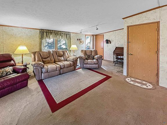 2nd image of 200 Green Dr