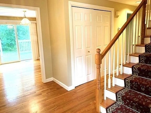 2nd image of 32 Essex Green Ln