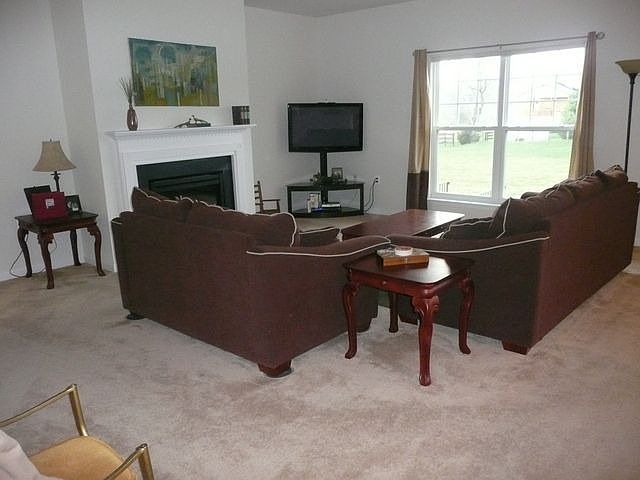 2nd image of 140 Roseville Ct