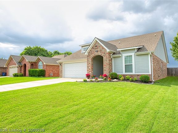 3rd image of 5613 Remington Way