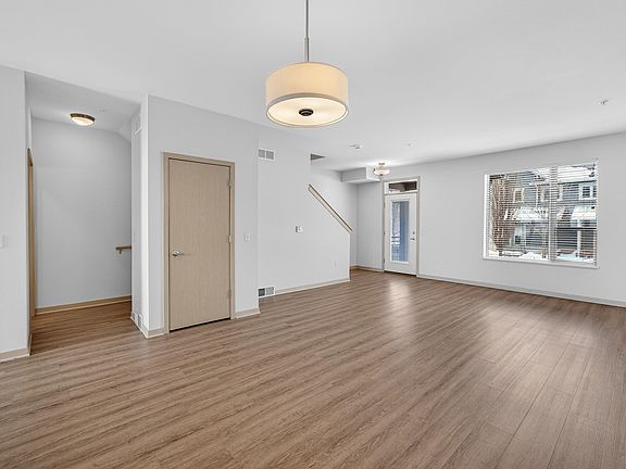 2nd image of 2814 No Oaks Rdg