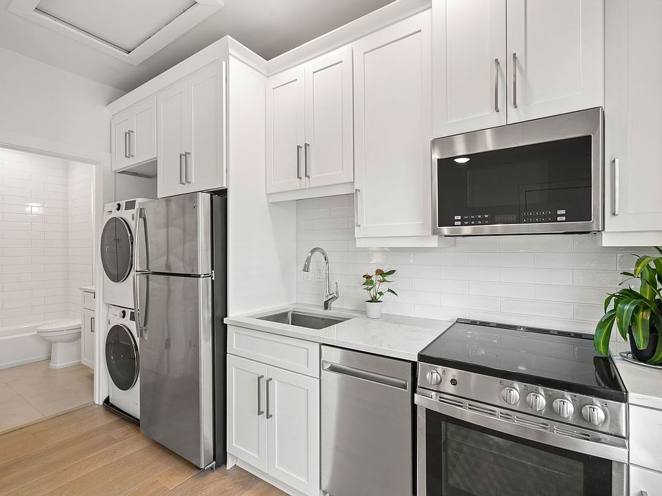 2nd image of 511 S Melville Ave