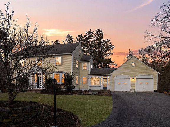 3rd image of 555 Great Rd