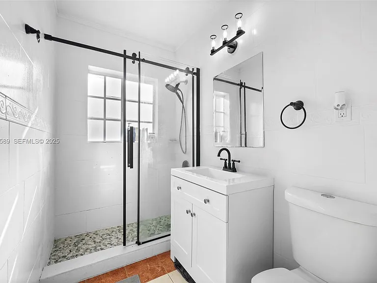 555 NE 73rd St — Photo 19
