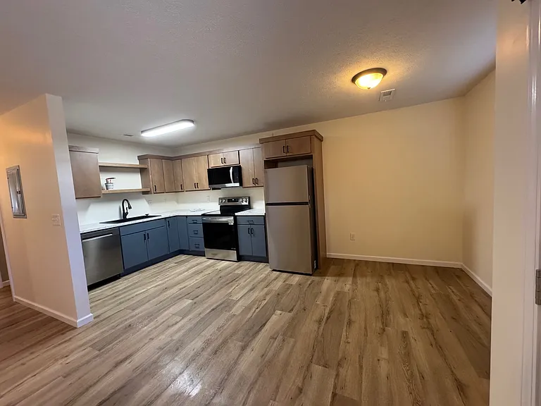 715 N 35th St #D — Photo 3