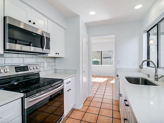 3rd image of 4691 W Ivanhoe St