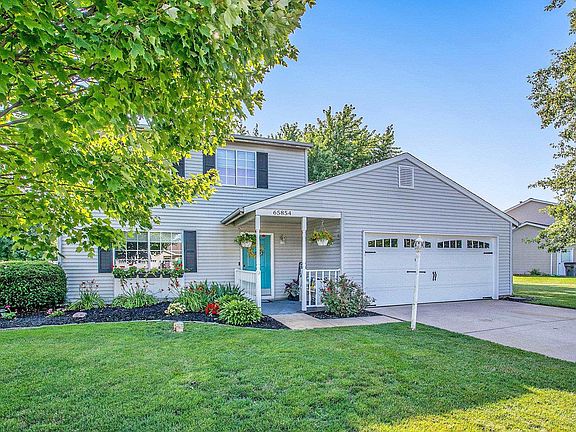3rd image of 65854 Woodbury Dr