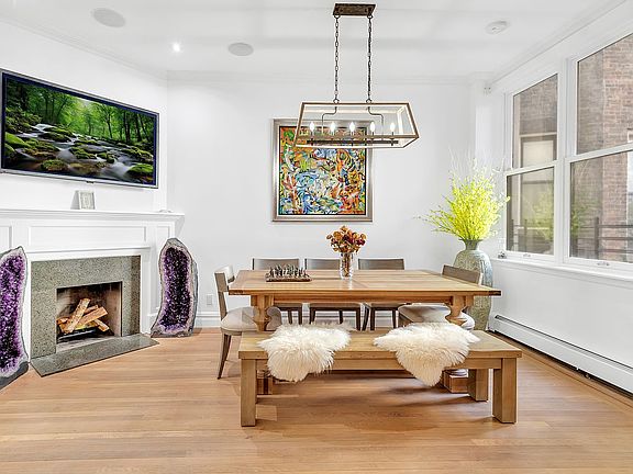 3rd image of 157 W 74th St APT 1R