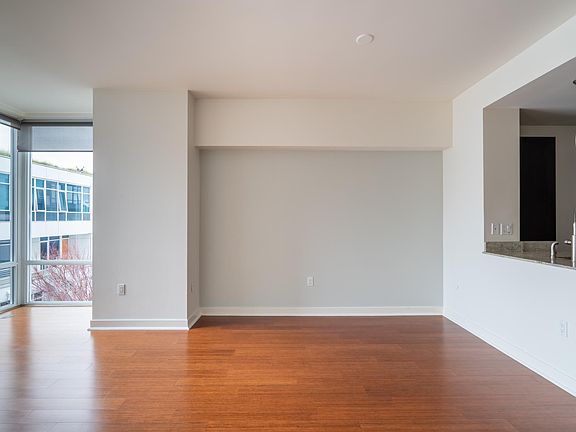 5th image of 300 Berry St Unit 612