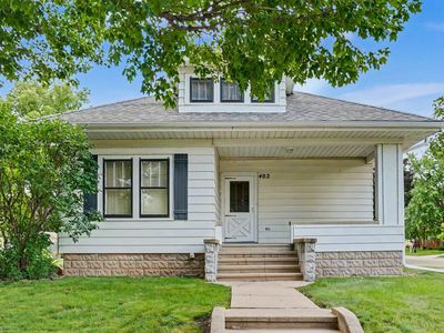 402 4th Ave NW, Waverly, IA, 50677