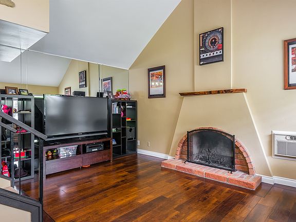 3rd image of 741 Calle De Los Amigos