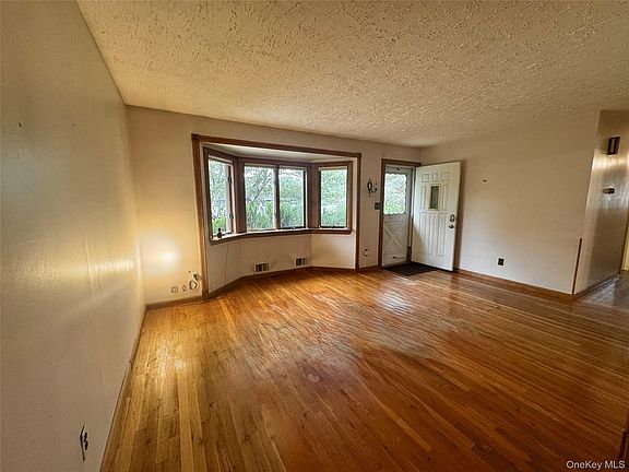 4th image of 28 Euclid Avenue