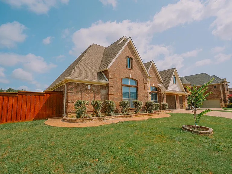 3240 Paseo — Photo 3