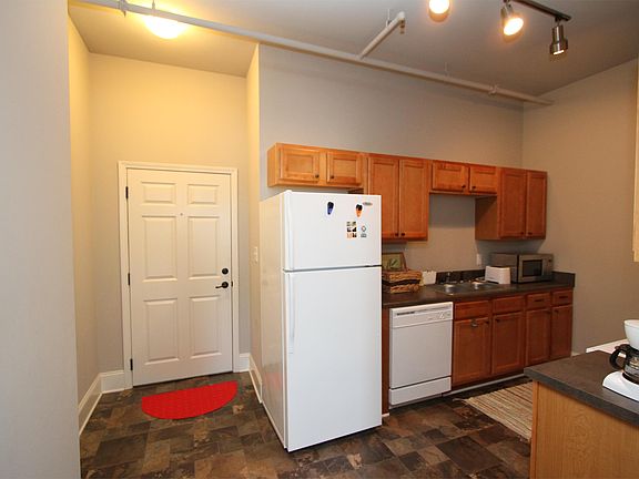 5th image of 249 Magnolia St APT 209
