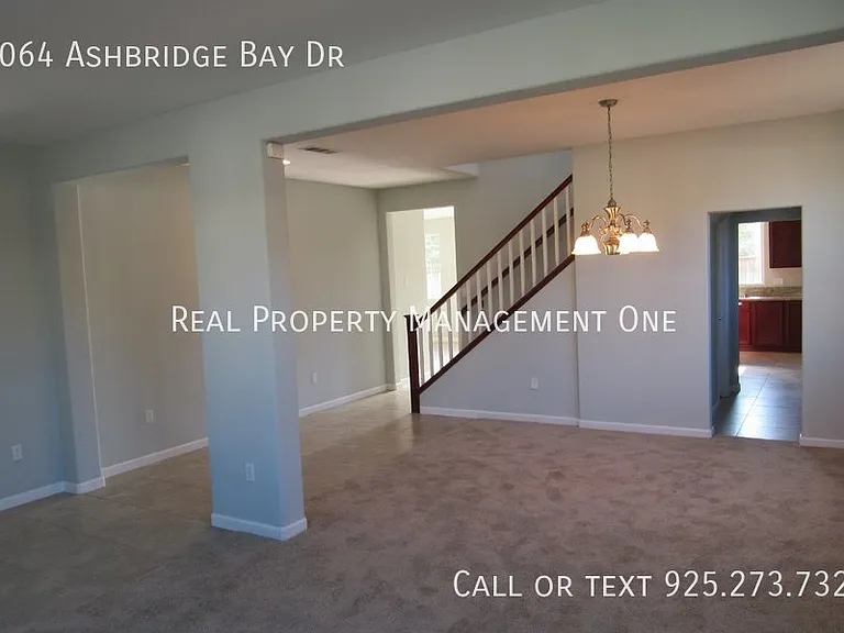 1064 Ashbridge Bay Dr — Photo 4