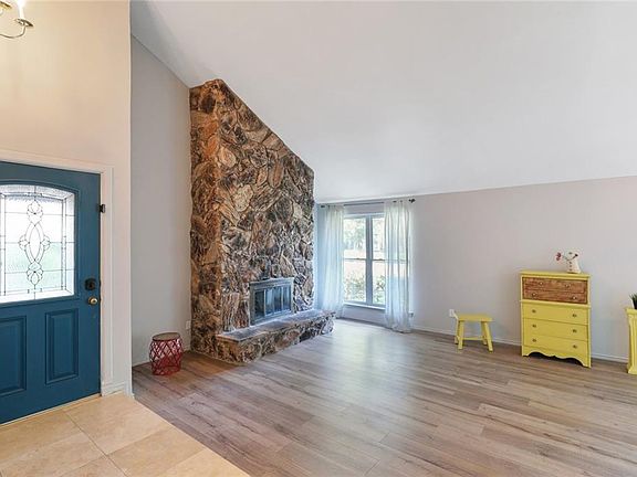 5th image of 4448 Denver Dr