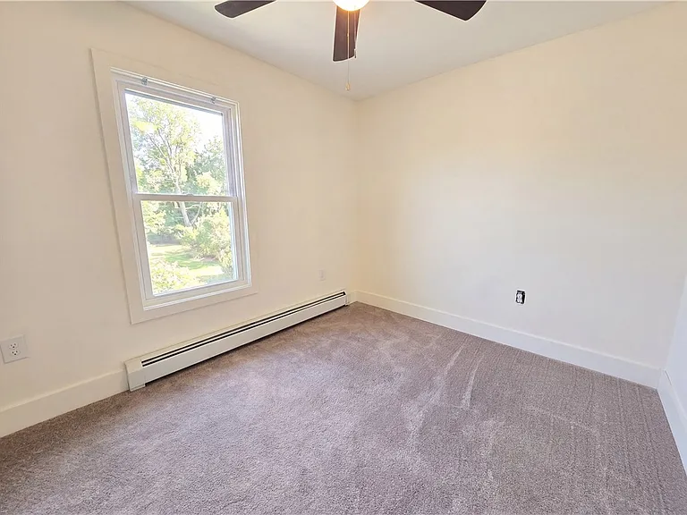 236 Jefferson Ave — Photo 9