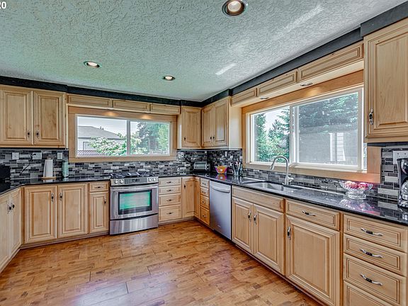 5th image of 4110 NE 56th St