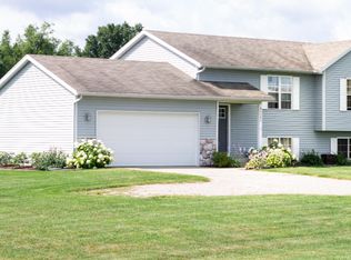 10510 Country Aire Dr NE, Rockford, MI 49341