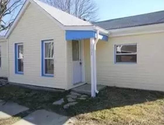 2nd image of 307 Catherine St Lot 33