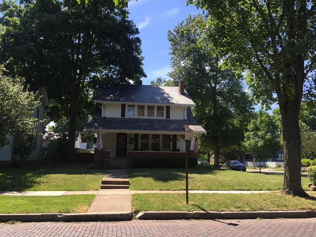 209 Front St photo 1