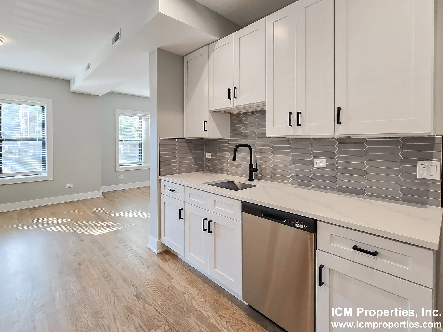 2 bed, 1050 sqft, $2,995 — Photo 4