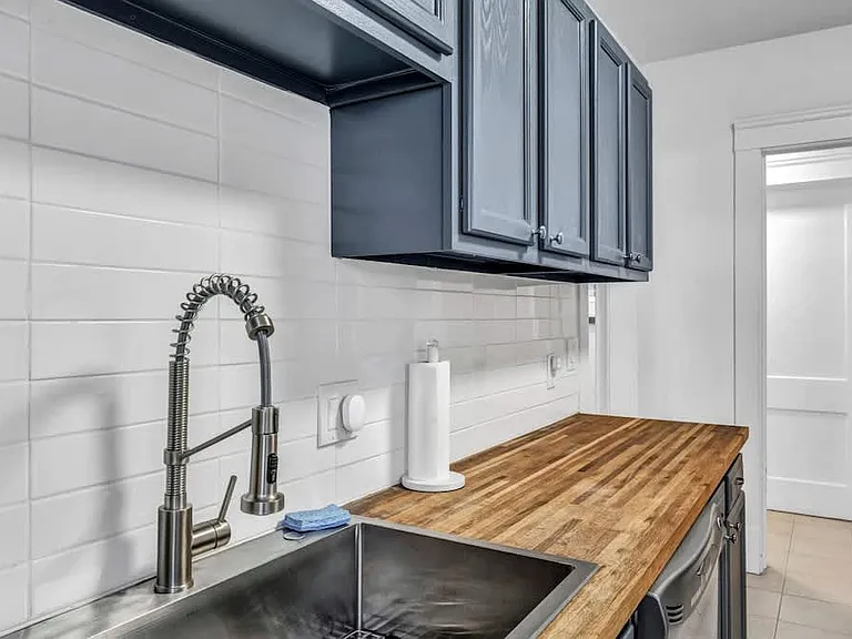 1337 W 61st St — Photo 7