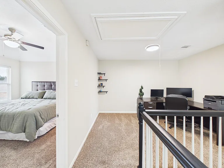 9426 Russeff Field Ln — Photo 37
