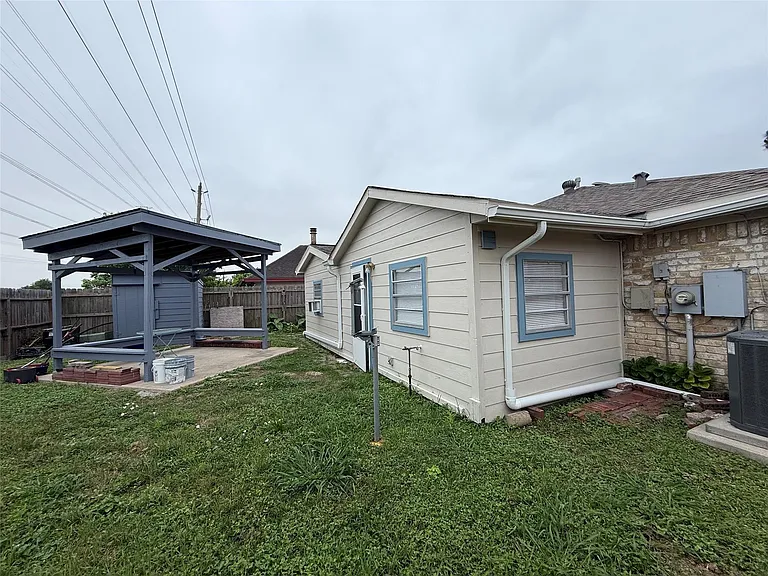 10807 Emery Dr — Photo 15