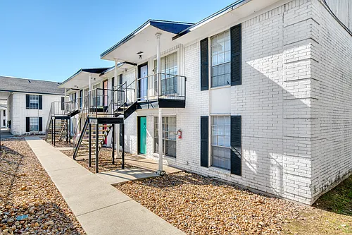 Midtown Manor and Towers Photo 1