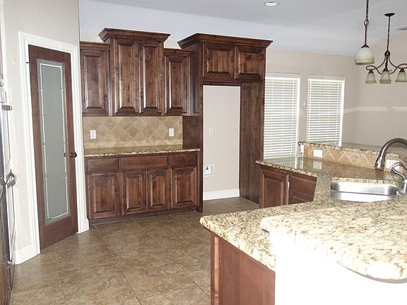 4th image of 5812 Sabine Dr