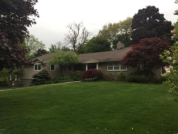 5th image of 1135 Cambridge Dr SE