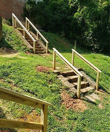 2nd image of 904 Edgewood Cir #B