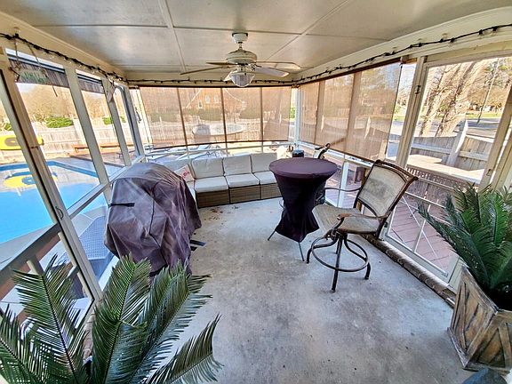 Screened in Porch