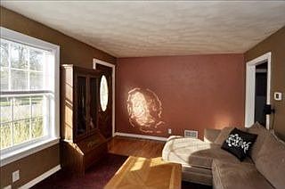 3rd image of 143 Floral Dr