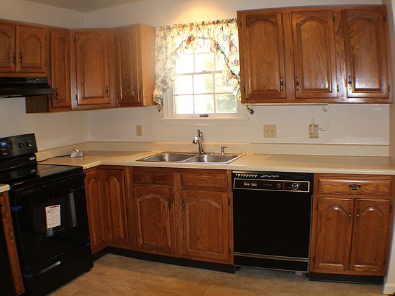 5th image of 2239 Canterbury Dr
