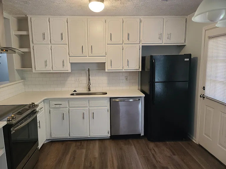 709 Redwood Park — Photo 10