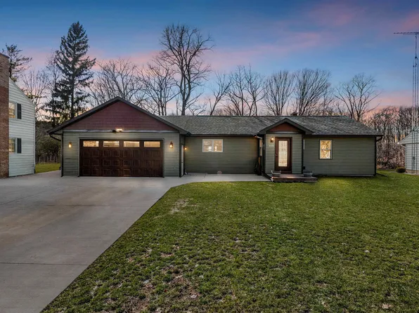 4726 Hessel Ct, Manitowoc, WI 54220