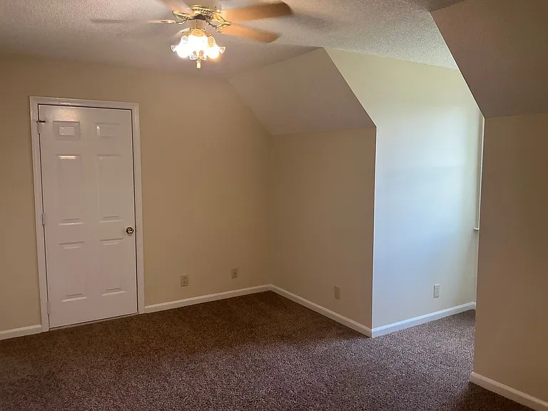 910 Dolphin Ln — Photo 14
