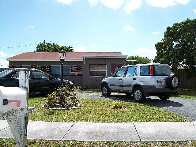 1st image of 600 NE 58th Ct