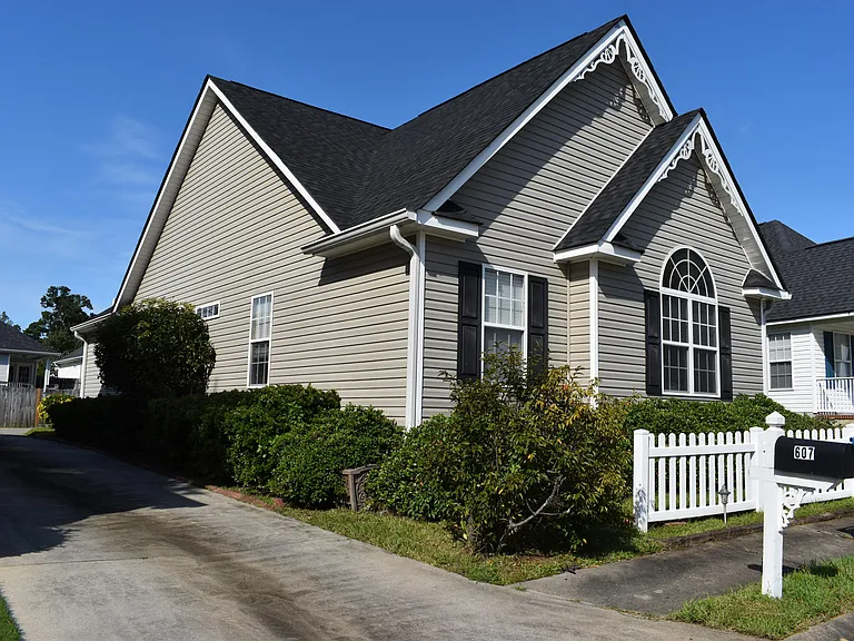 607 Dunloe Cir — Photo 14
