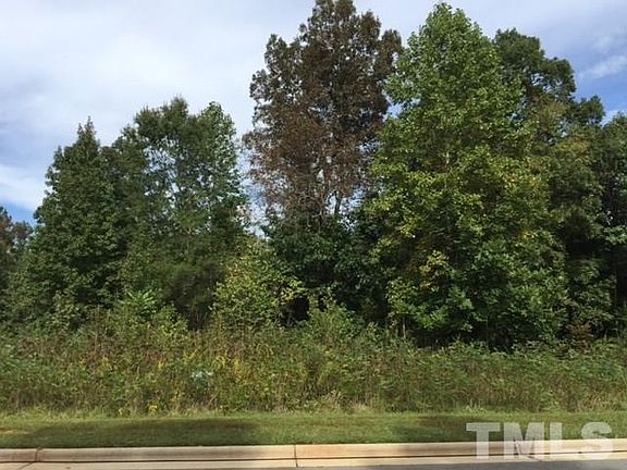 3rd image of 186 Colonial Trail Ct