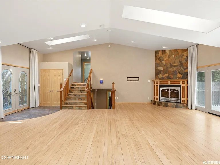 2100 Churchill Dr — Photo 12