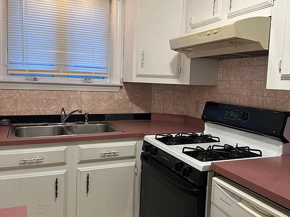 5th image of 163 Bonney St #2