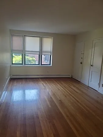 3 bed, 1.0 bath, 812 sqft, $3,100 — Photo 4