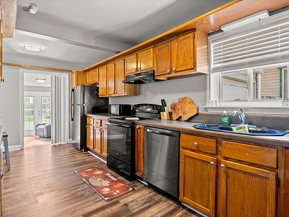 3rd image of 5637 Dudley St