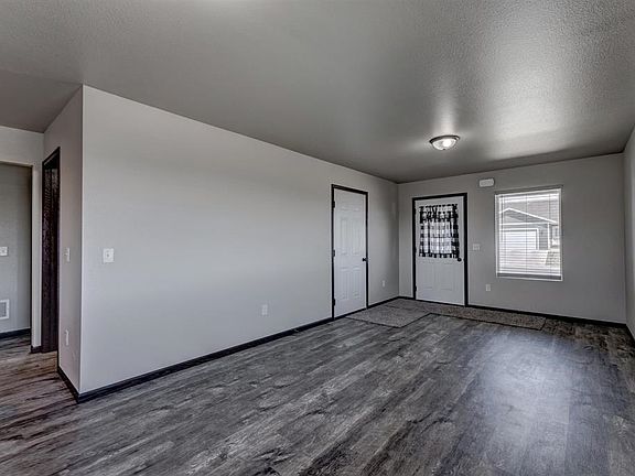 2nd image of 721 Diamond Ridge Blvd
