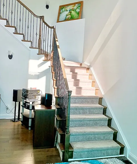 stairs to 2nd level